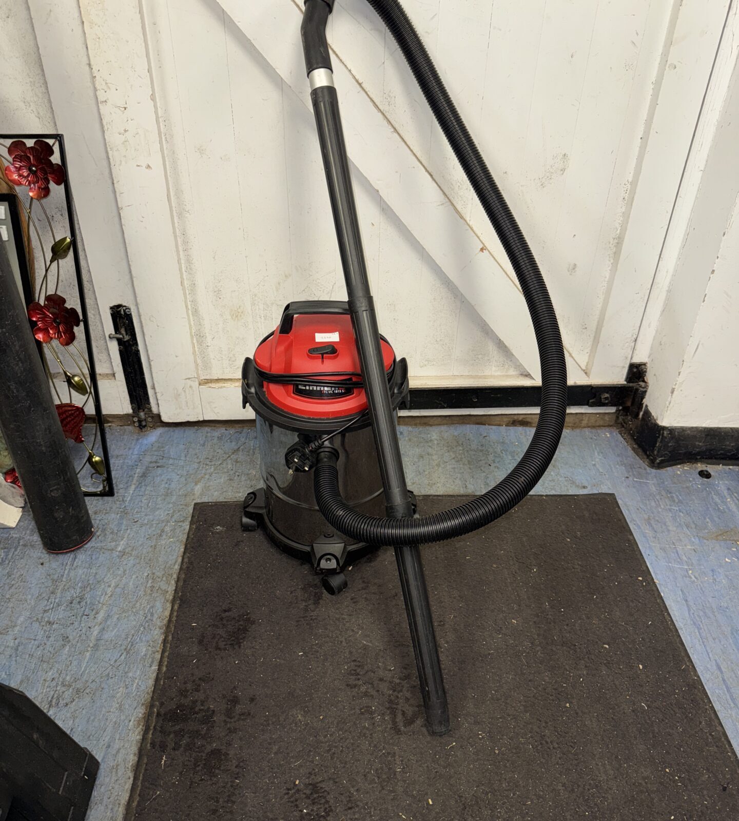 Einhell tv-vc 1815 s vacuum cleaner - working