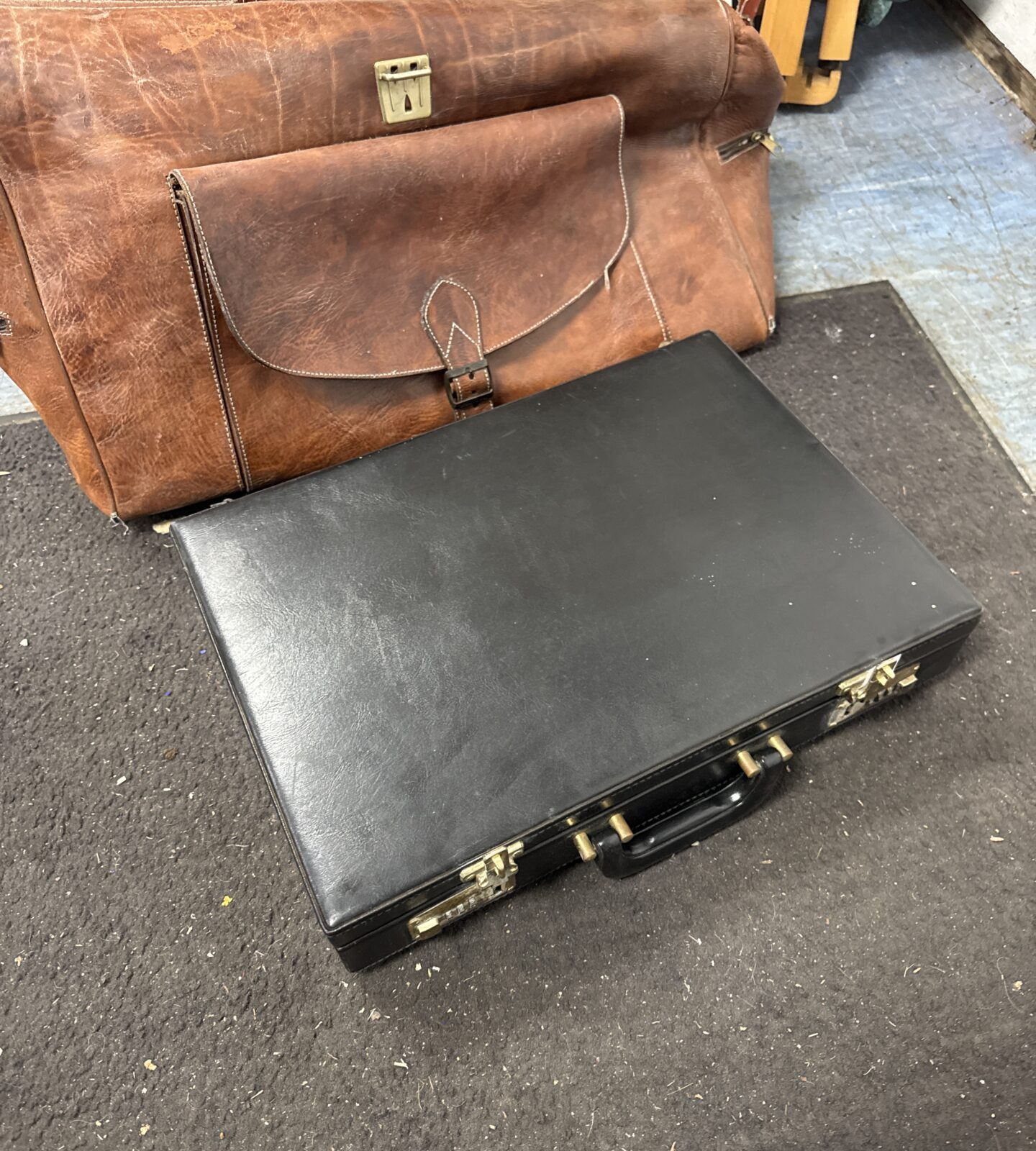 Vintage leather holdall with two Middle Eastern cushions & leather briefcase (cushions need cleaning) - Image 2