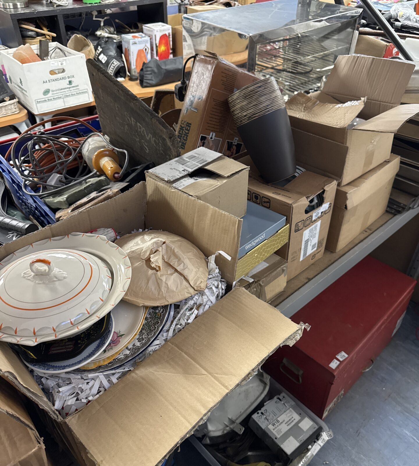 Quantity of house clearance chinaware