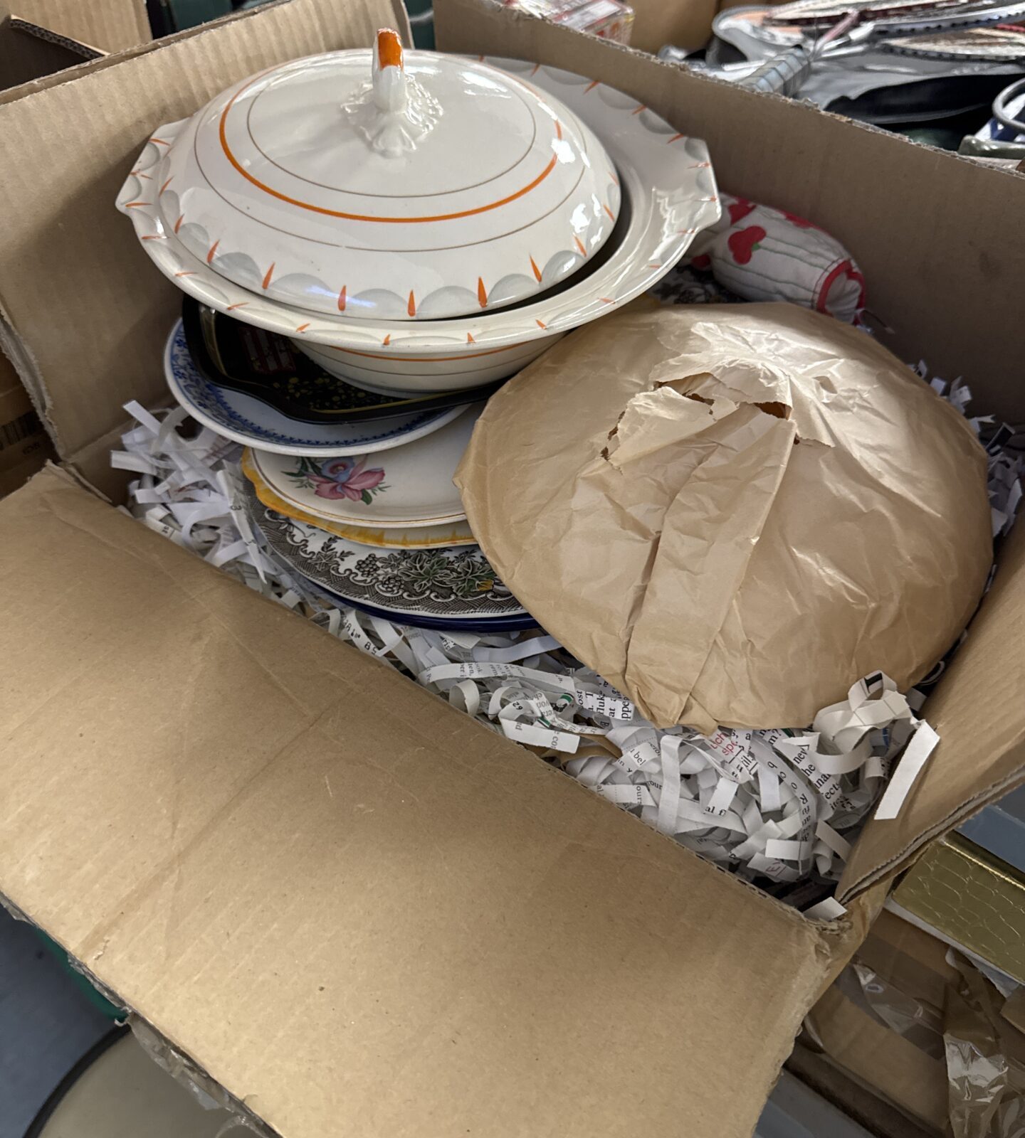Quantity of house clearance chinaware - Image 2