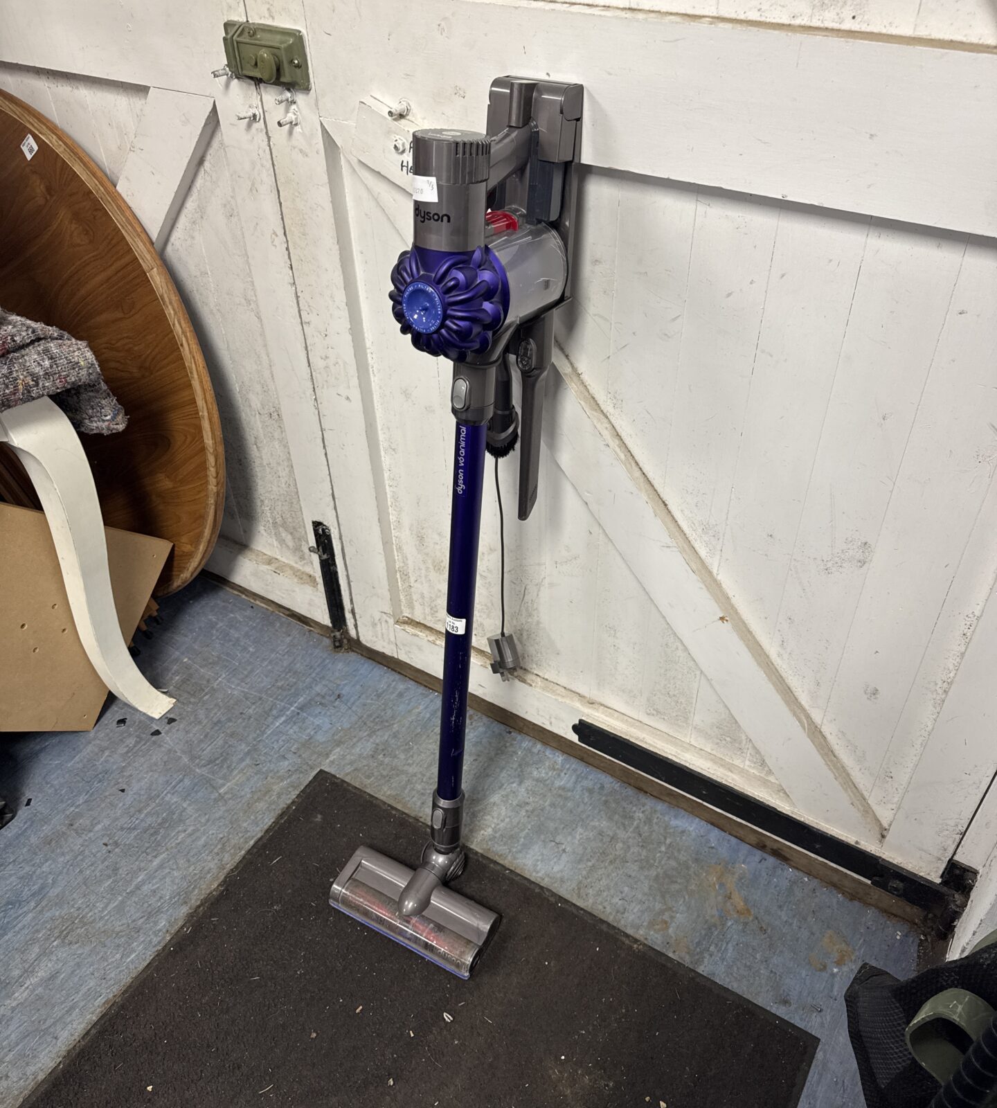 Dyson v6 animal cordless hoover with charger, wall mount & accessories - powers on, brush spins momentarily then stops, unsure if just needs a charge