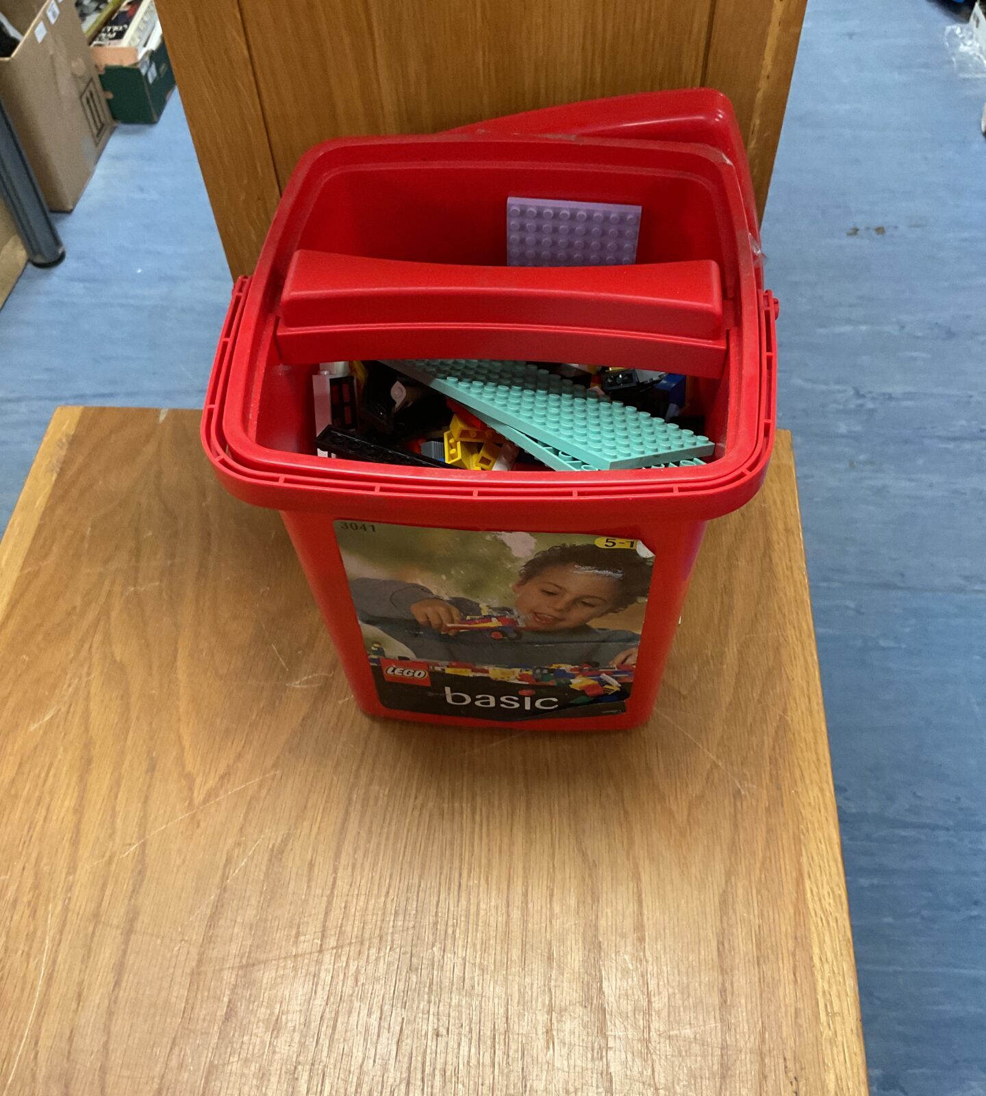 Box of mixed Lego