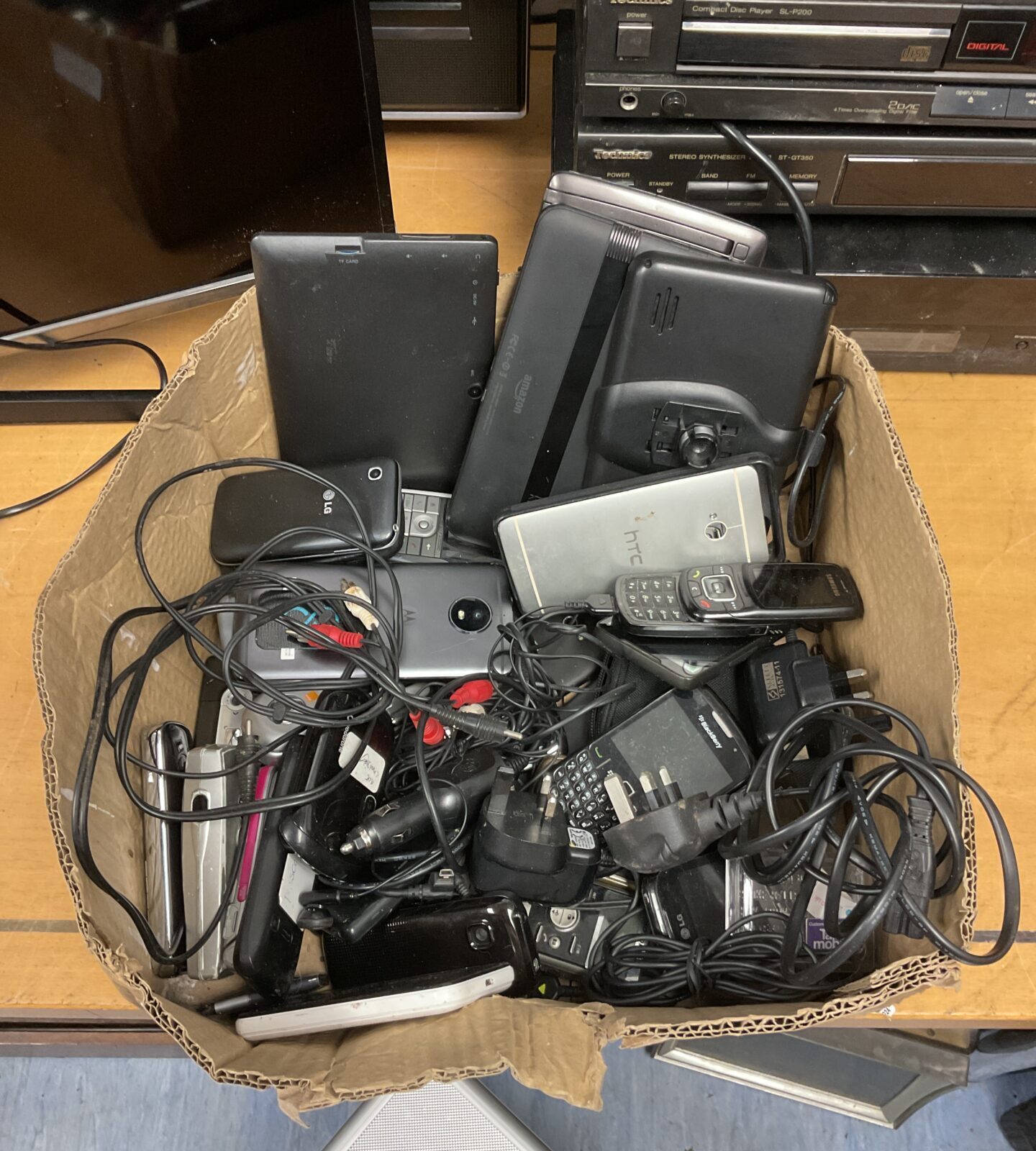 Box of mobile phones & tablets including amazon. & Motorola