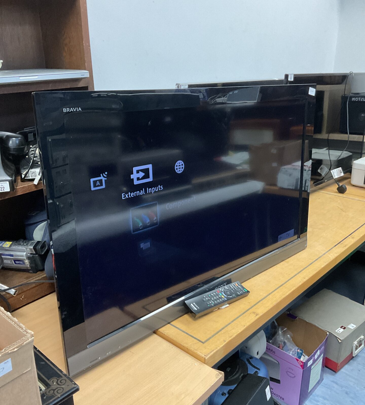 Sony bravia 40” hd tv working with remote (no stand)