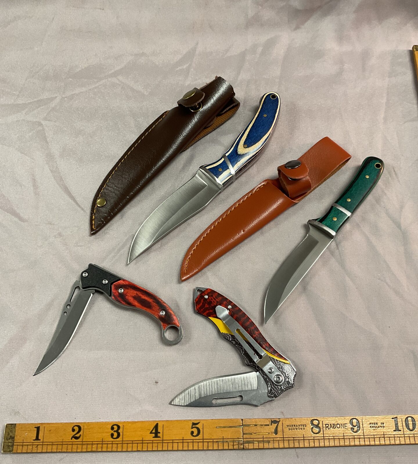 Two sheath knives and two pocket knives