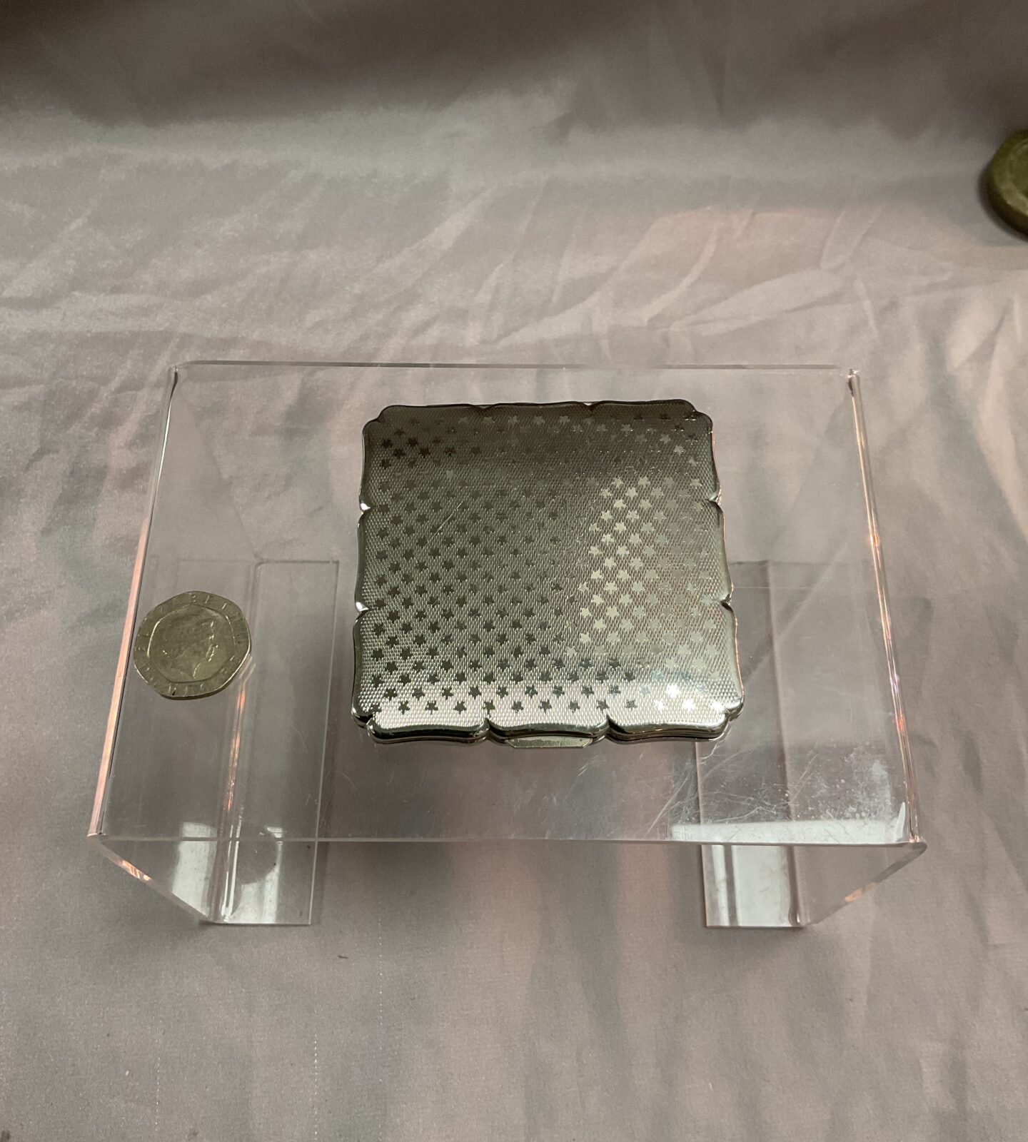 rare Stratton square shape compact etched relief - Image 3