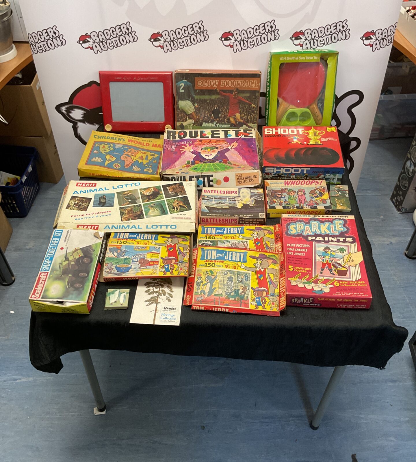 Selection of vintage games inc tom and jerry, chad valley, battleships and waddingtons (unsure if all are complete)