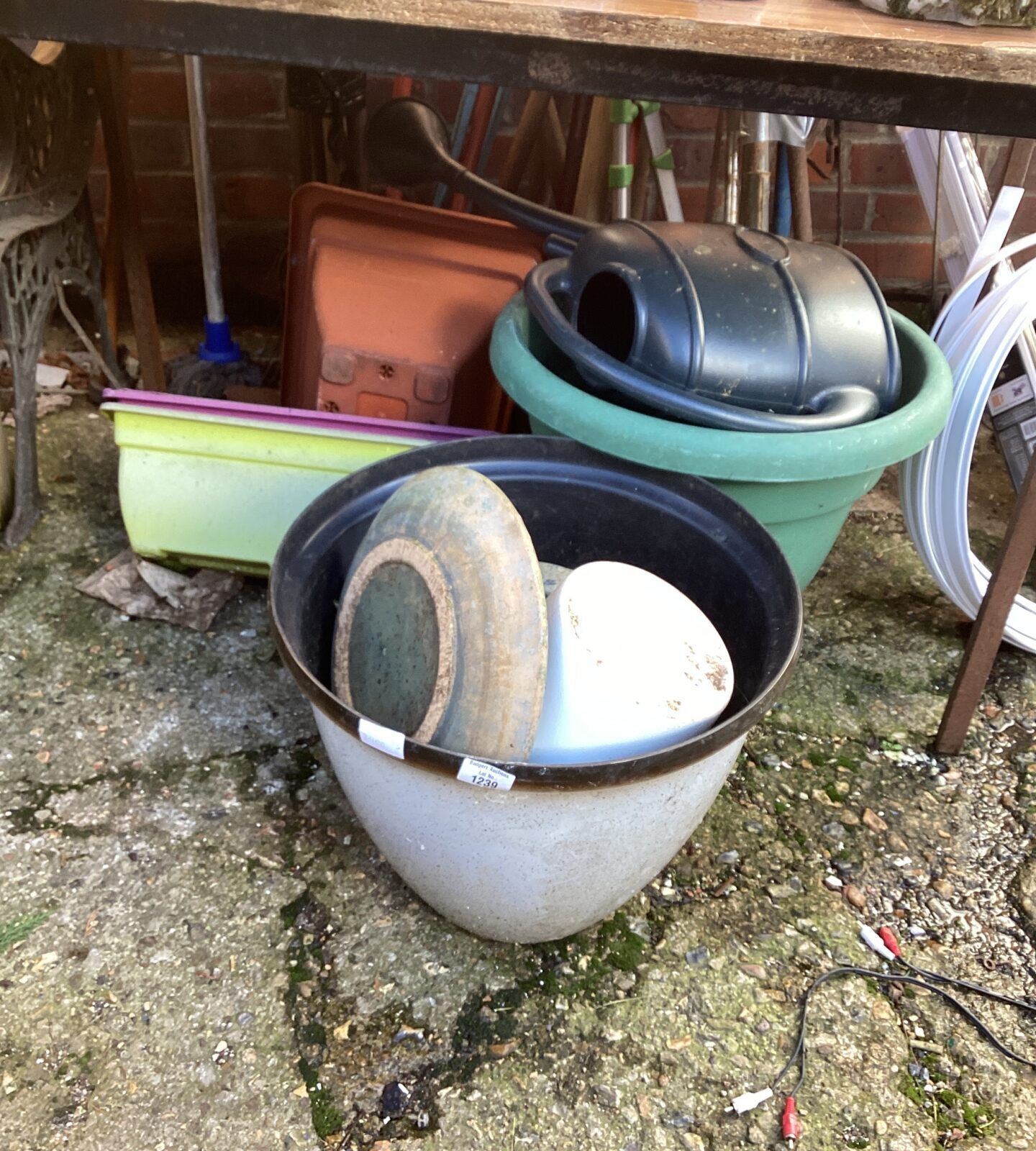 Quantity of garden planters