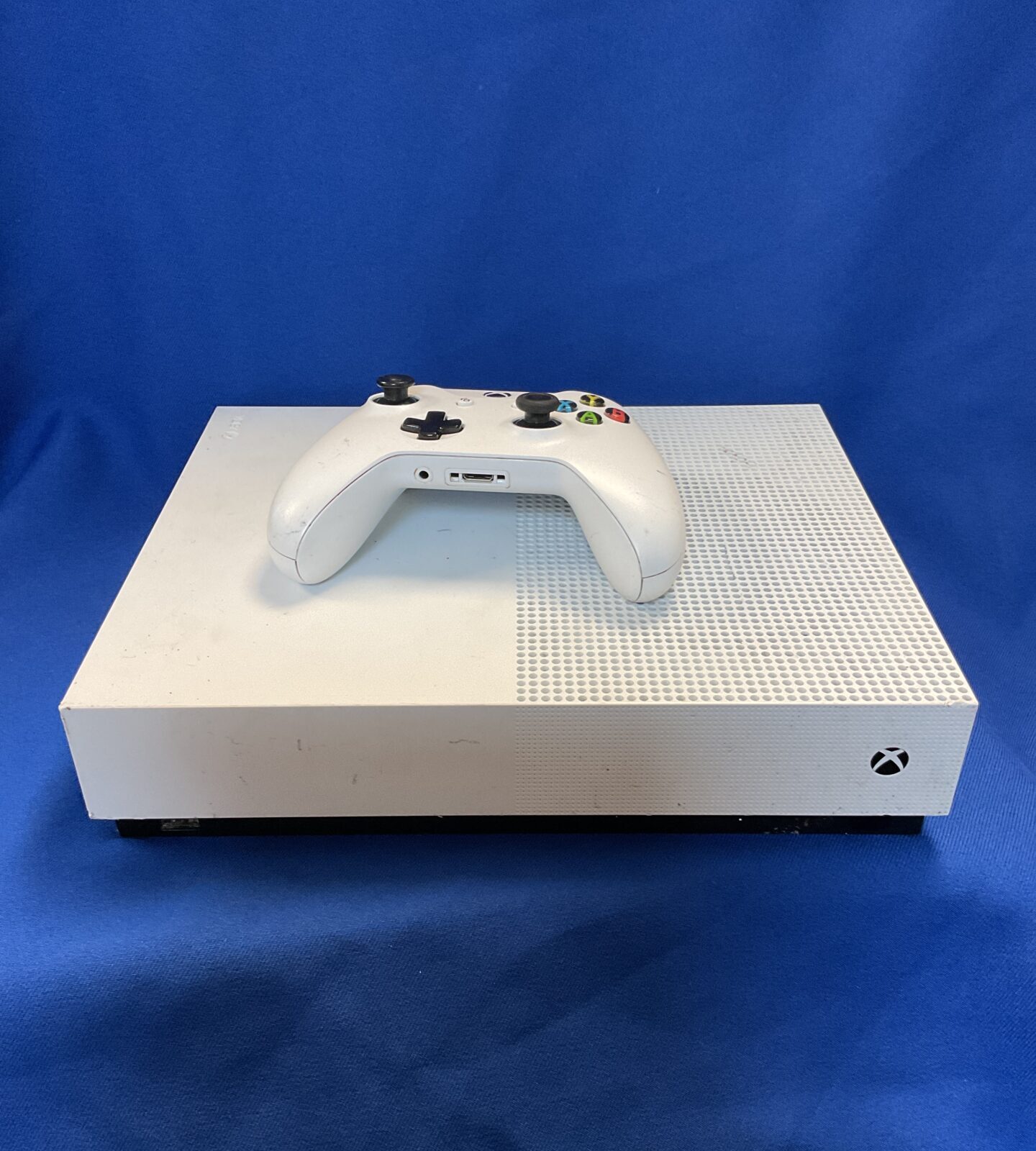 Microsoft xbox one console & controller