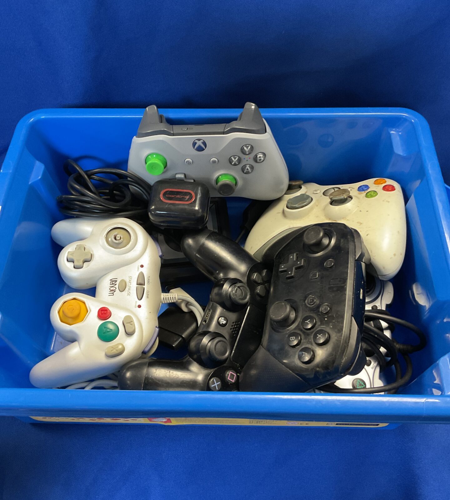 Box of gaming controllers inc Nintendo switch & sony ps4