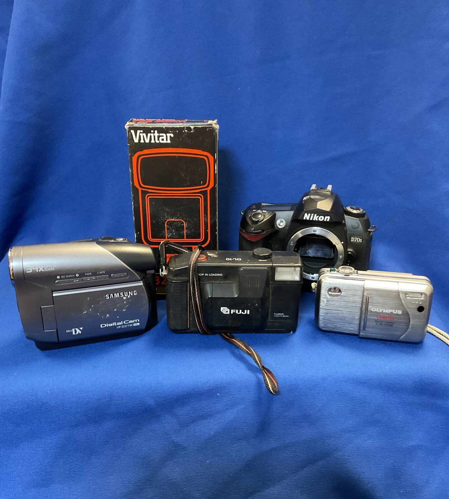 Selection of cameras including samsung vp-d371w camcorder
