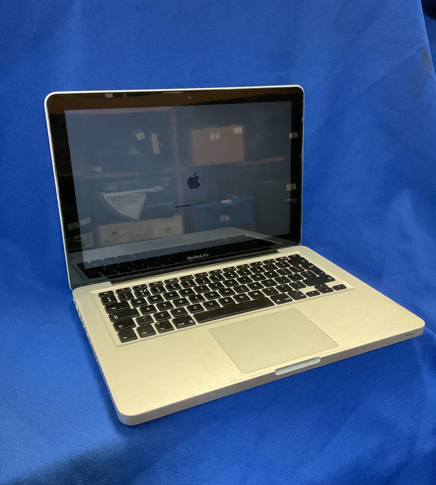 Apple macbook pro a1278 laptop powers on untested further