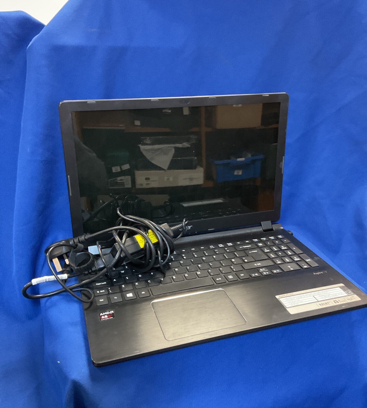 Acer aspire v5-552 amd a8 laptop with charger untested