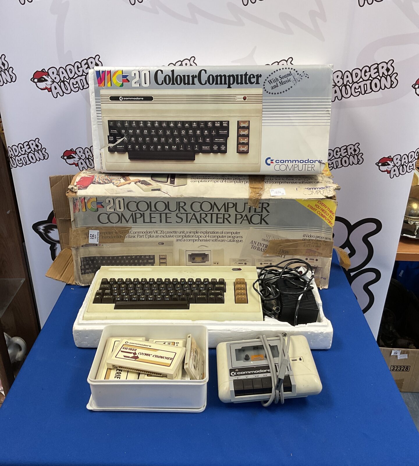Commodore vic 20 computer with games