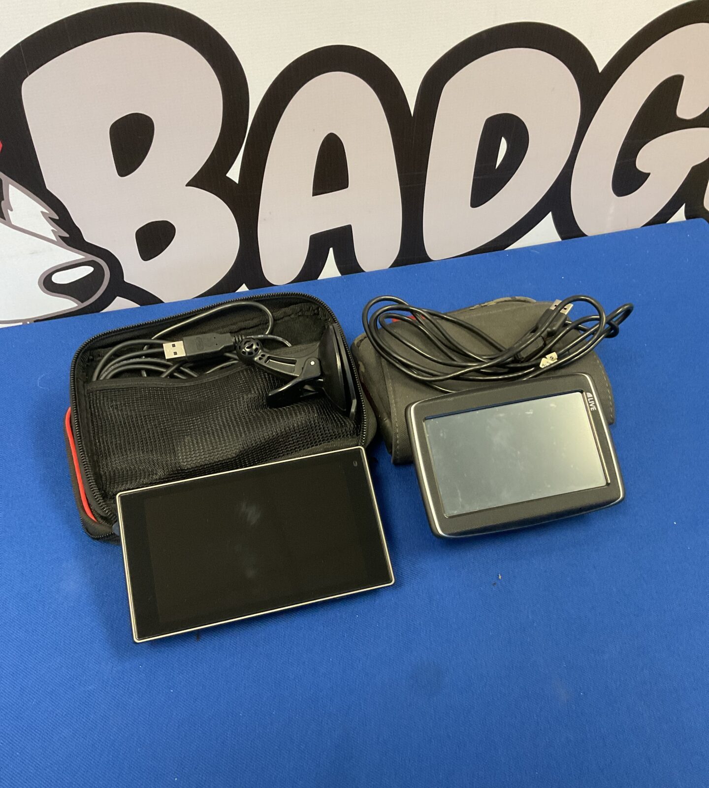 Garmin & tomtom satnavs with cables