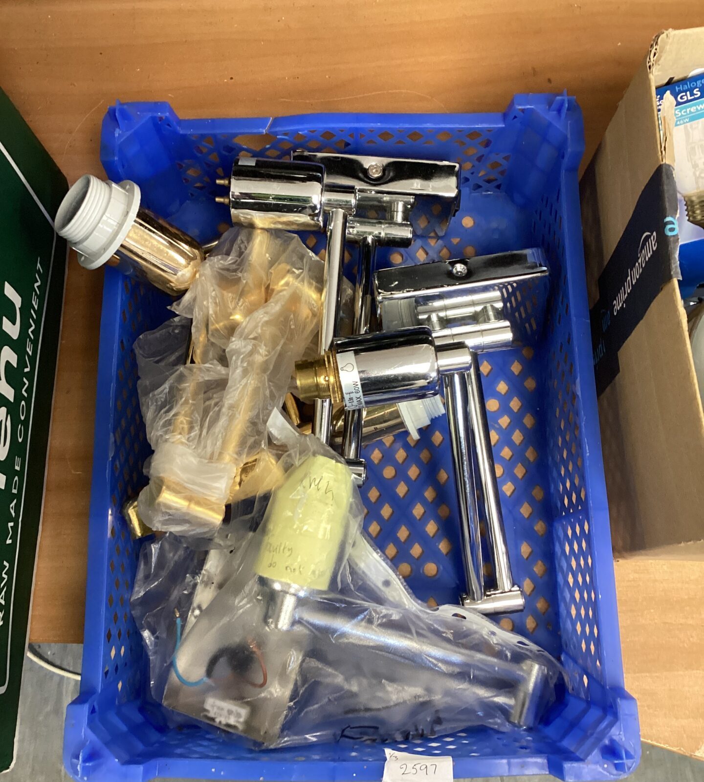 Box of Wall Mounted Extendable Lamps