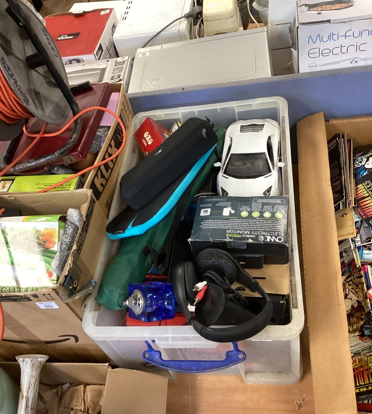 Box of Mixed incl speakers, battery charger
