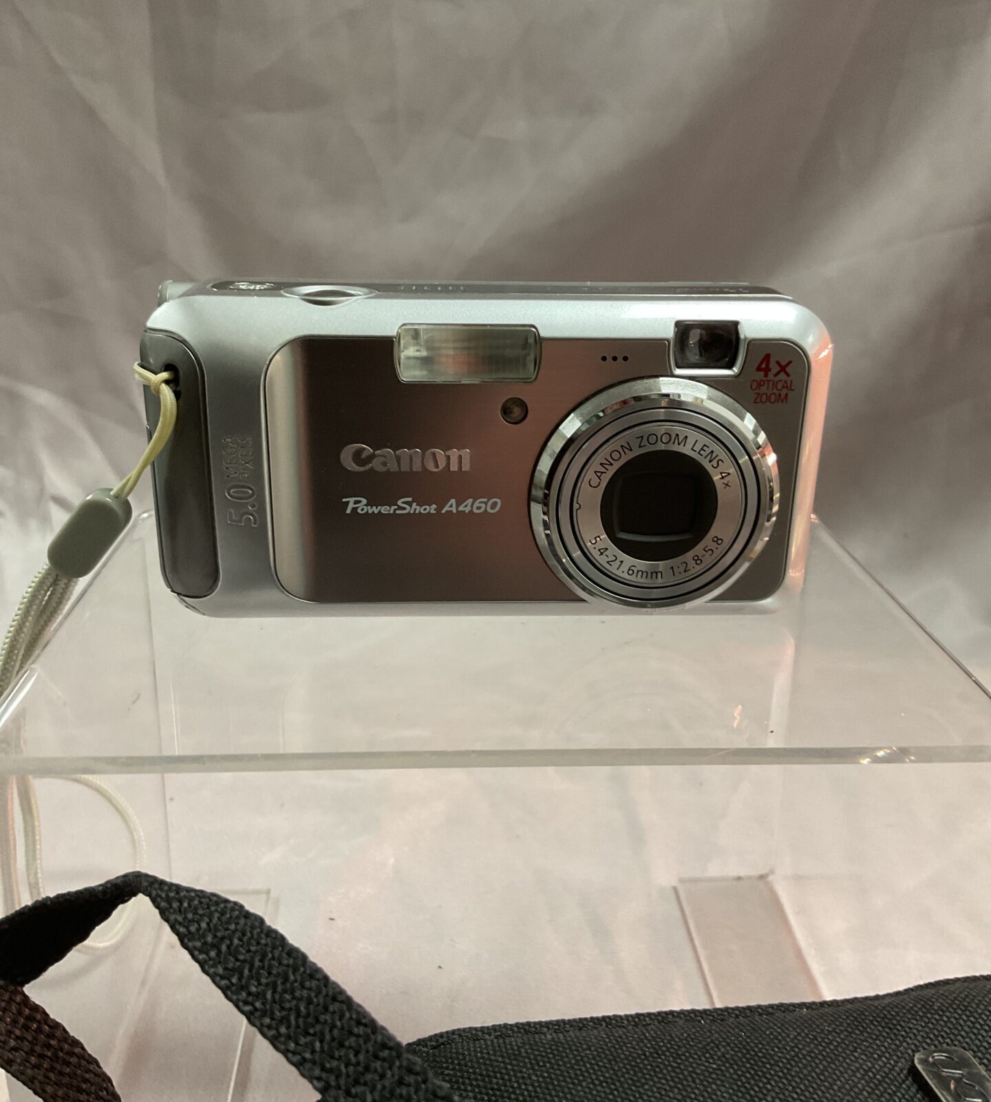 Canon power shot A460 4x Optical zoom digital camera working needs sd card with case