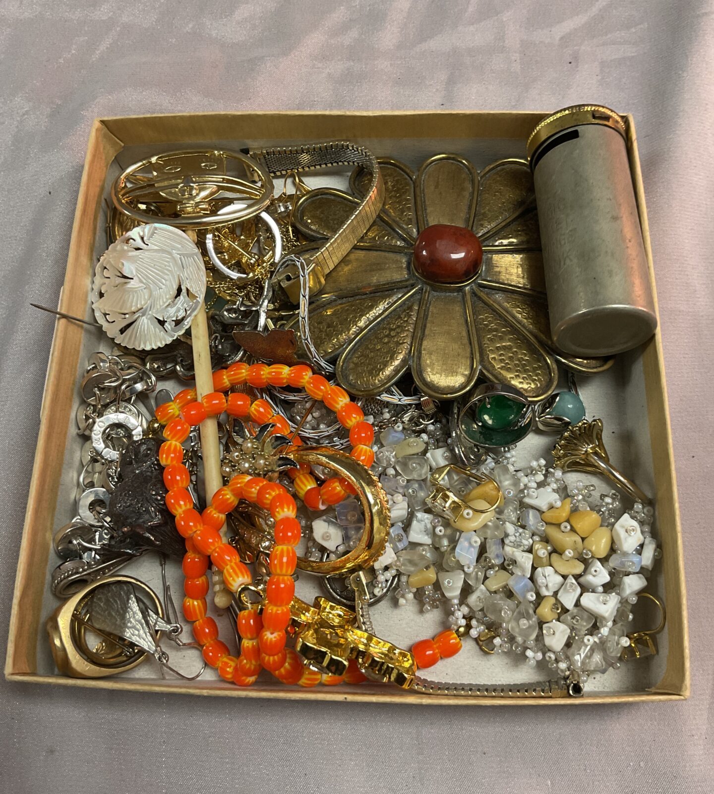 Tray of assorted costume jewellery