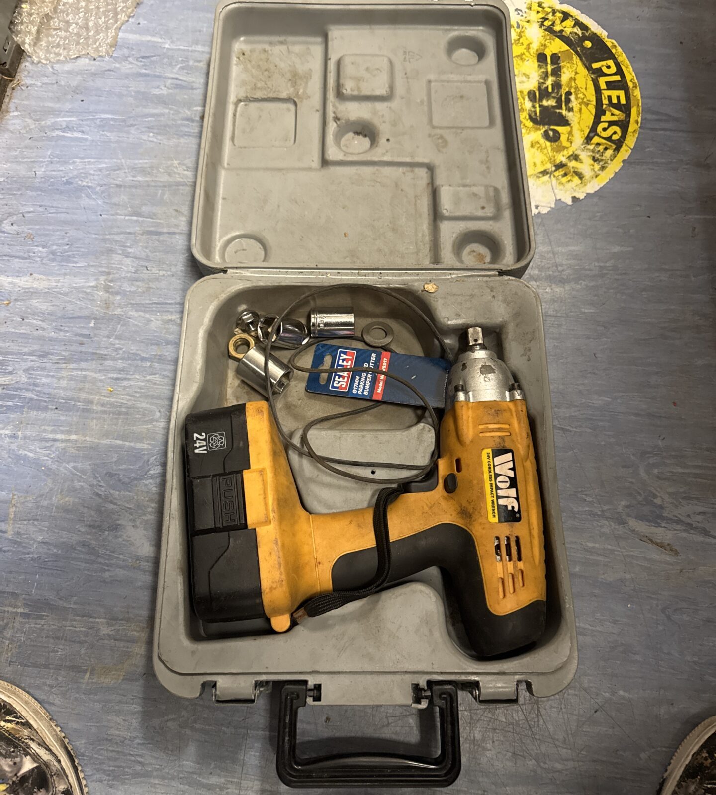 Wolf cordless impact driver gun - no charger, untested