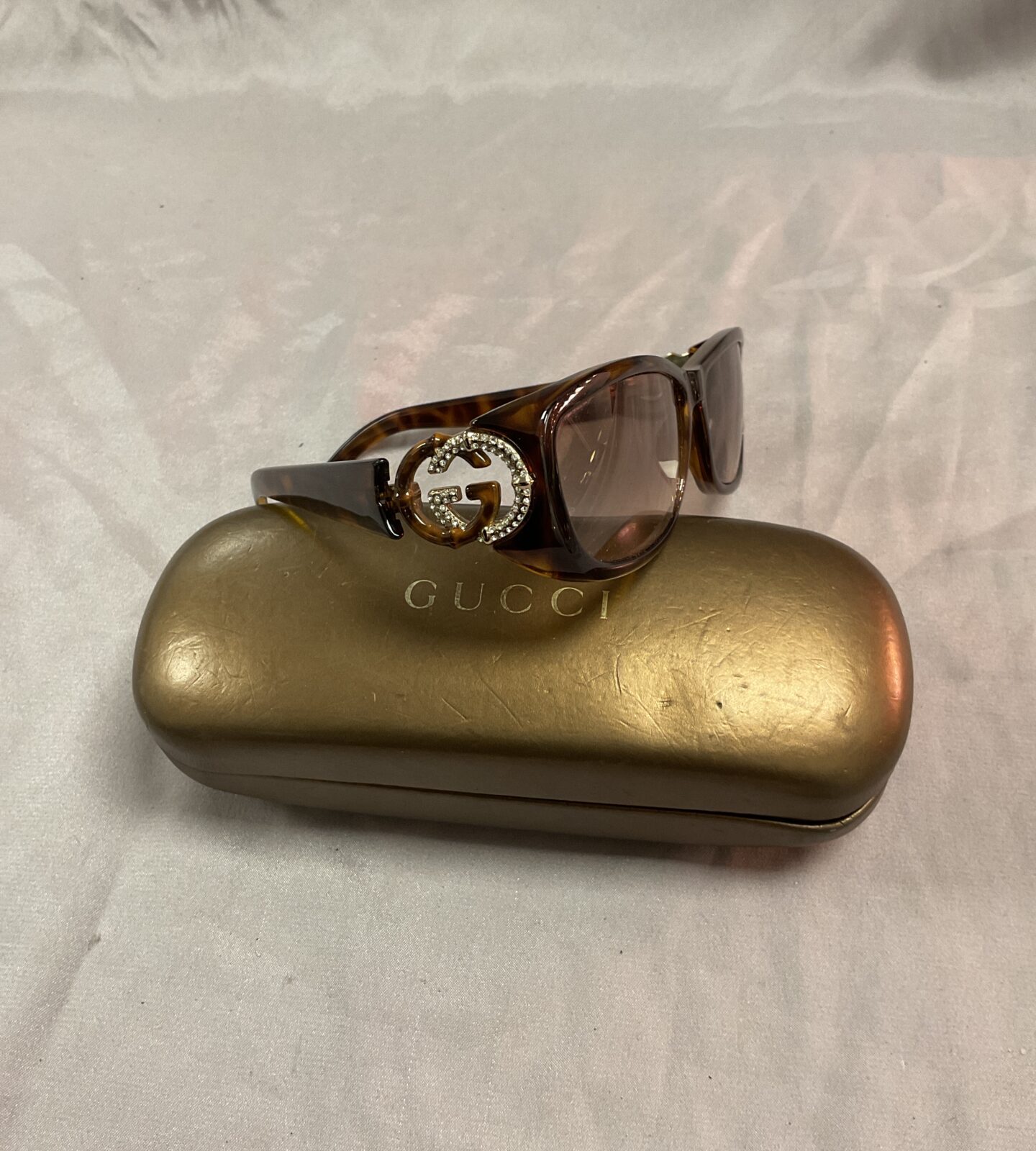 Pair of Gucci style sunglasses in case - Image 2