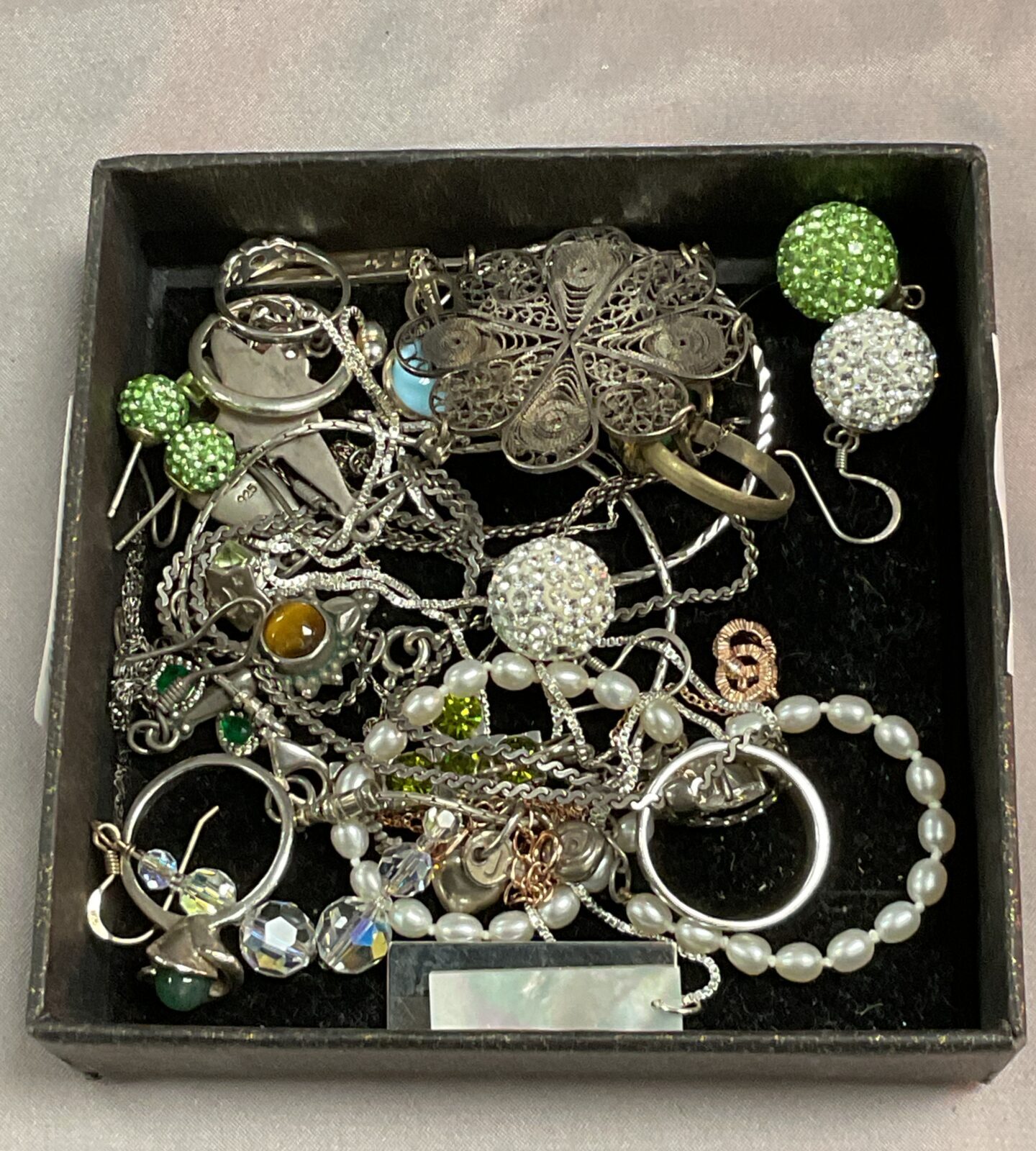 Tray assorted jewellery inc silver