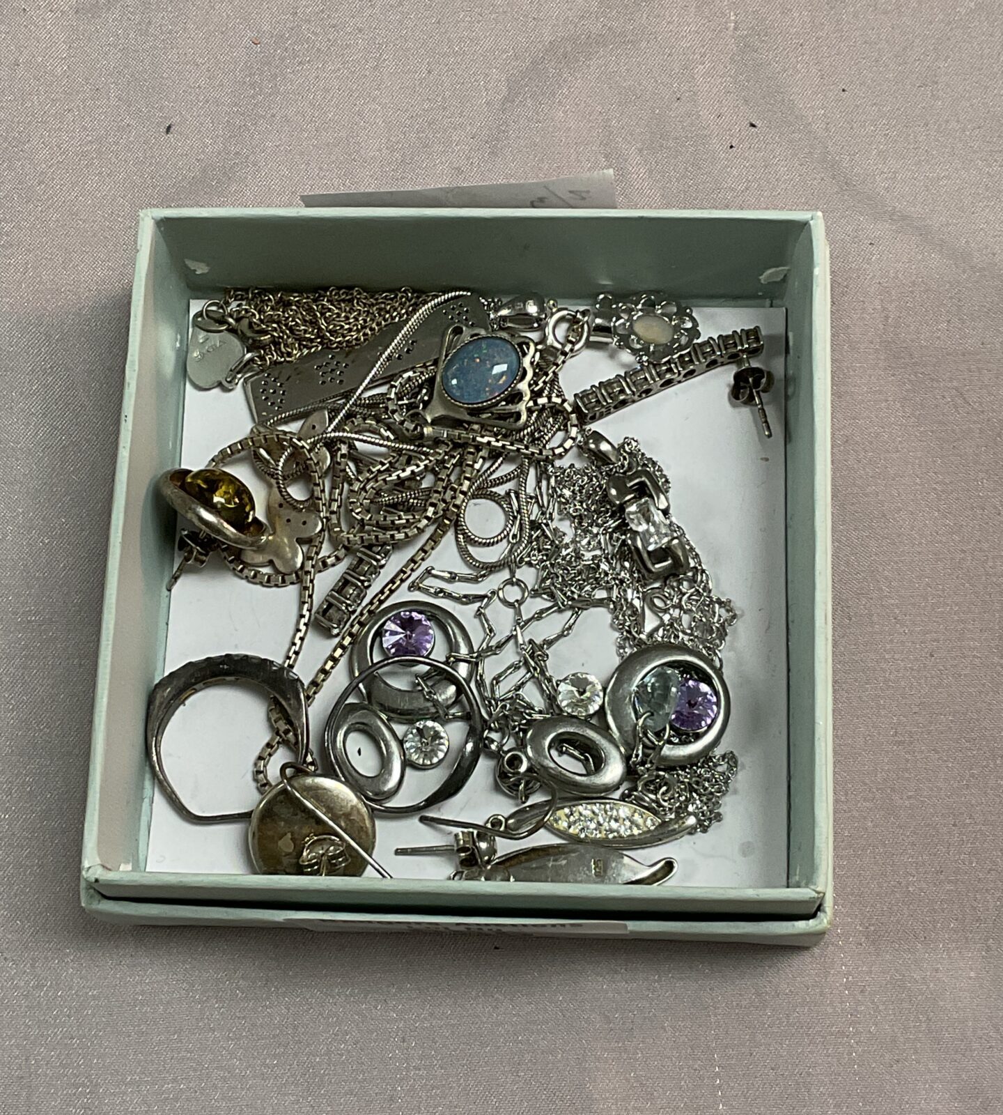 Tray assorted silver jewellery