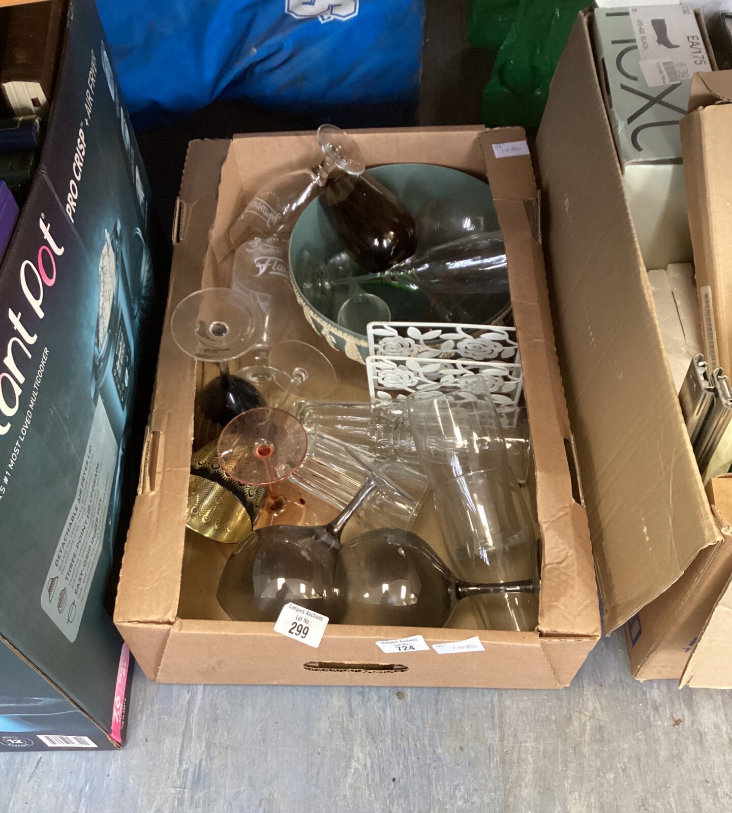 Box of Mixed Kitchen items incl glasses