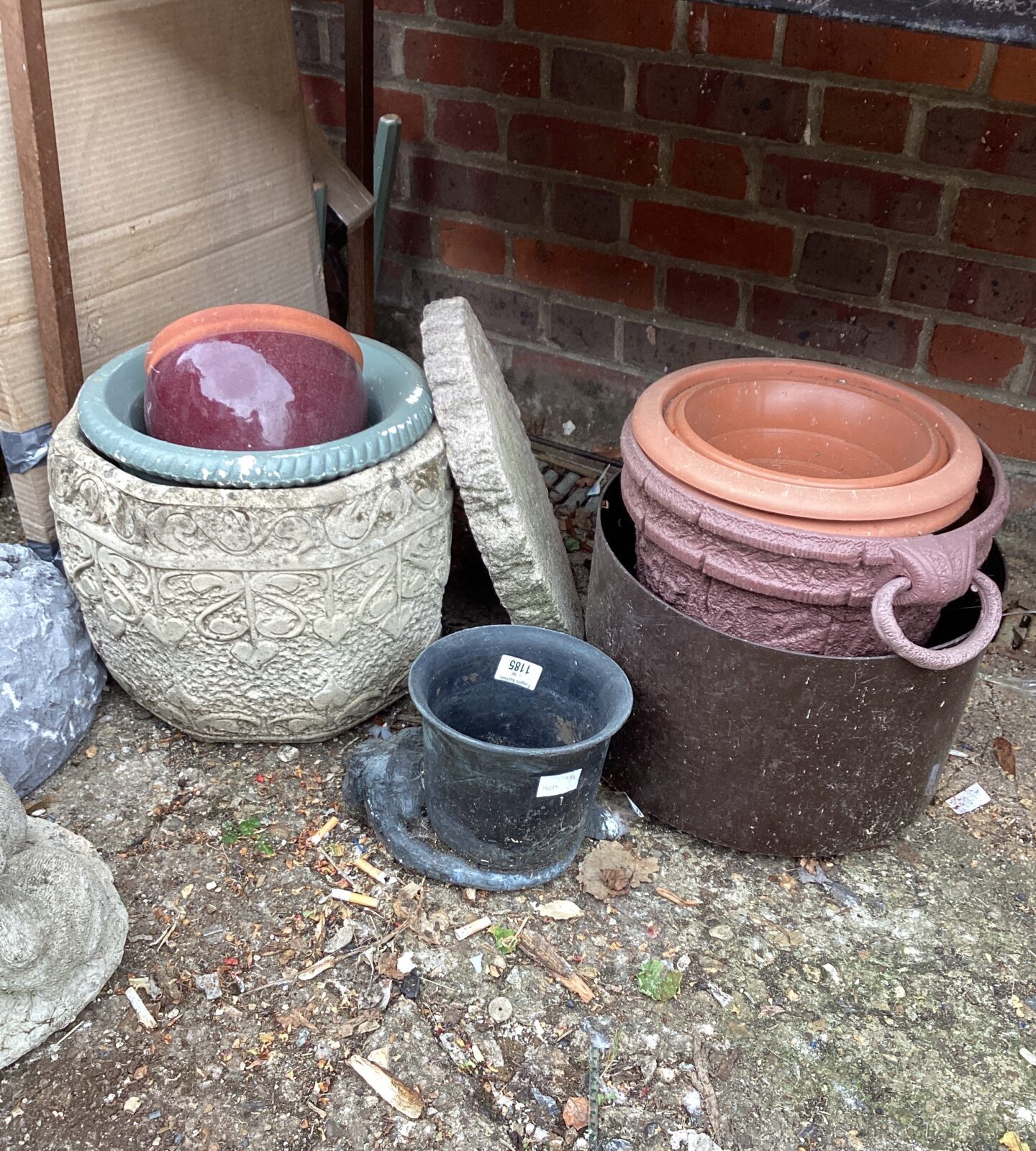 Quantity of garden planters