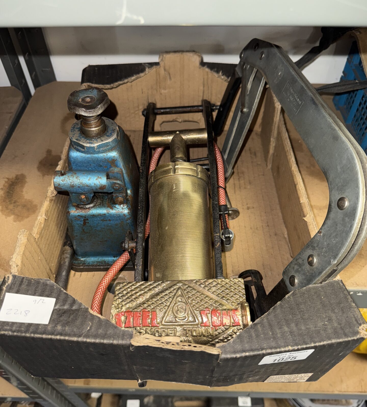 Tray of shed clearance items inc vintage brass pump, large g clamp & bottle jack