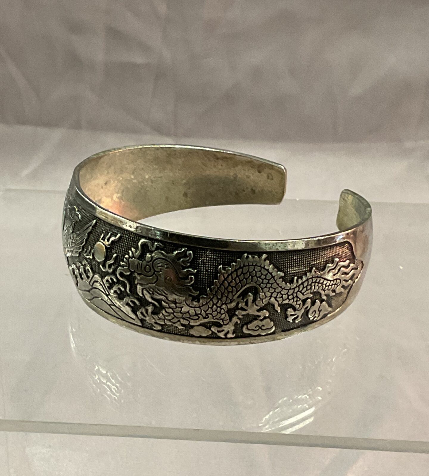 Chinese Whitemetal Bird of paradise and dragon decorated bracelet