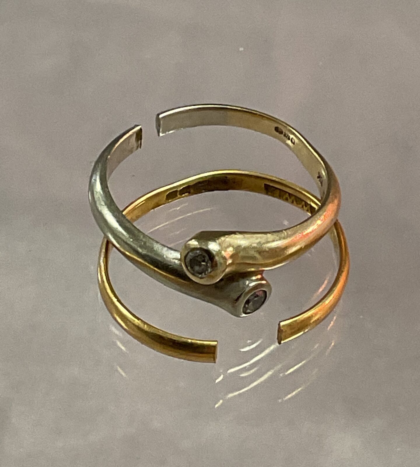 two cut 9ct gold rings one set with diamonds 4g