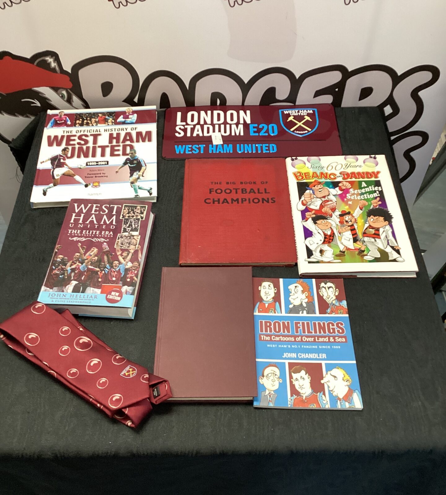 Mixed lot of west ham football memorabilia & beano and the dandy annual