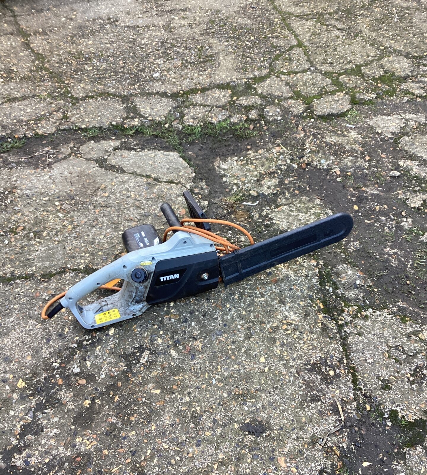 Titan Electric chainsaw