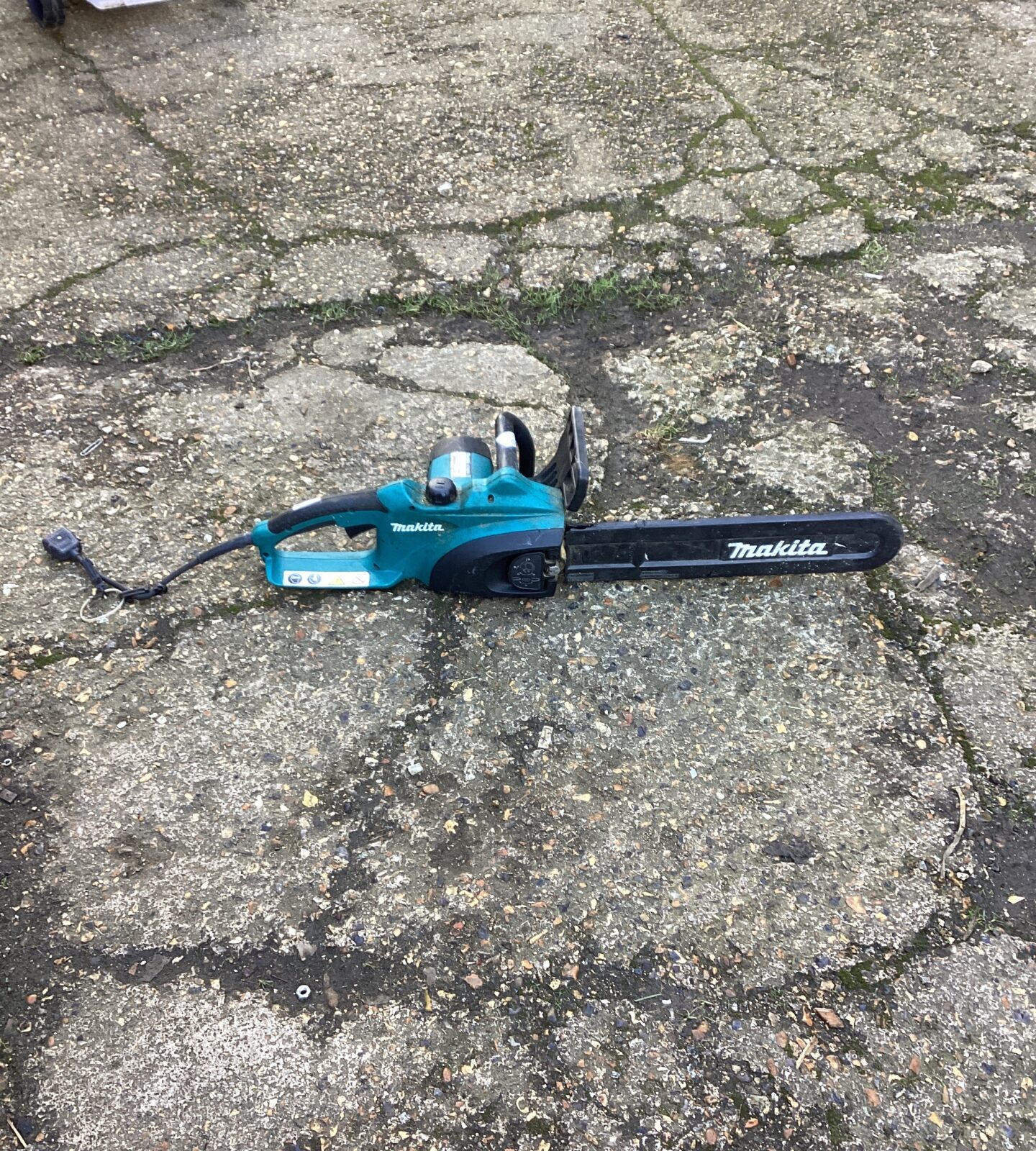 Makita Electric Chainsaw