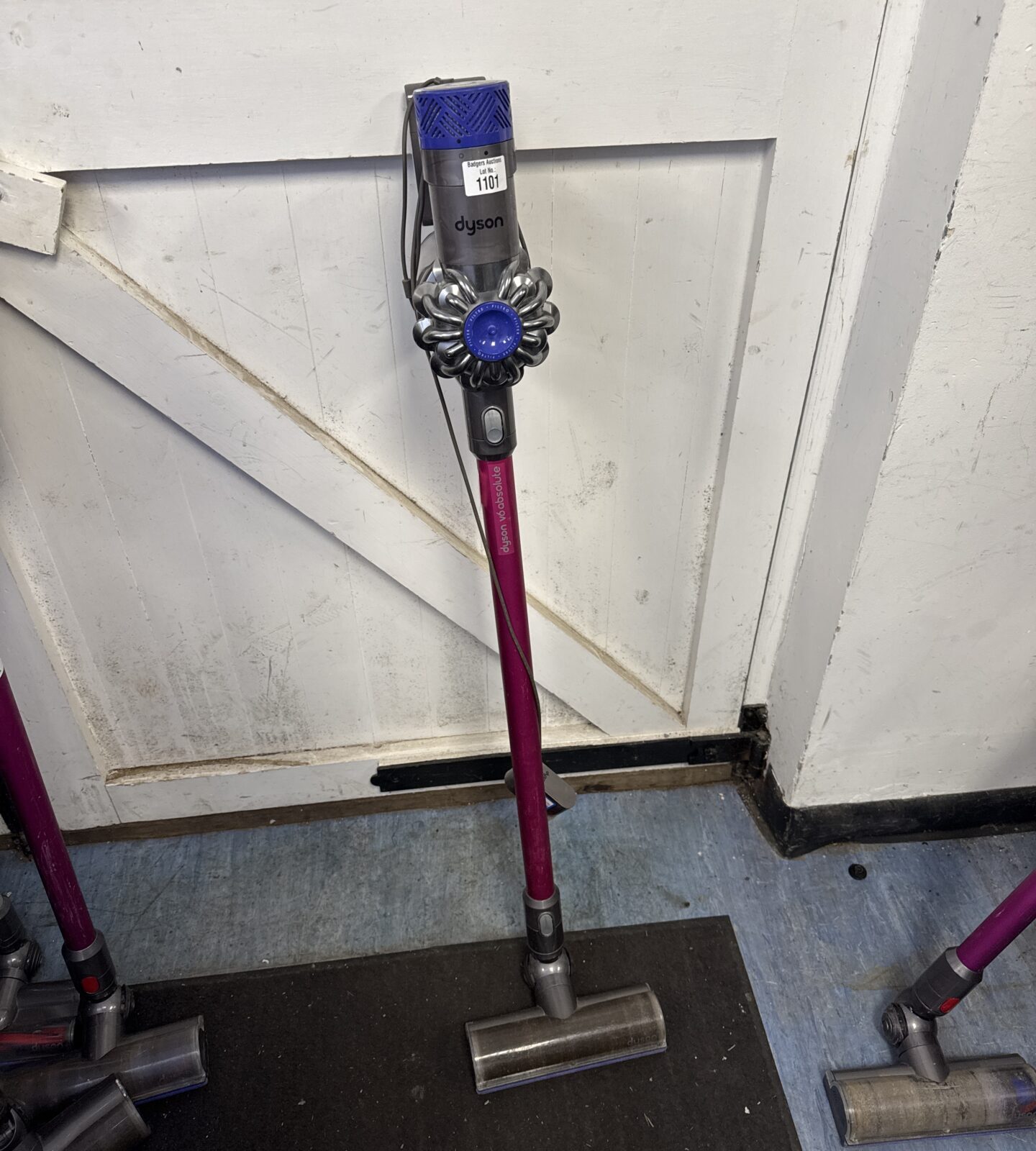 Dyson v6 absolute cordless hoover with charger - untested, battery light flashing