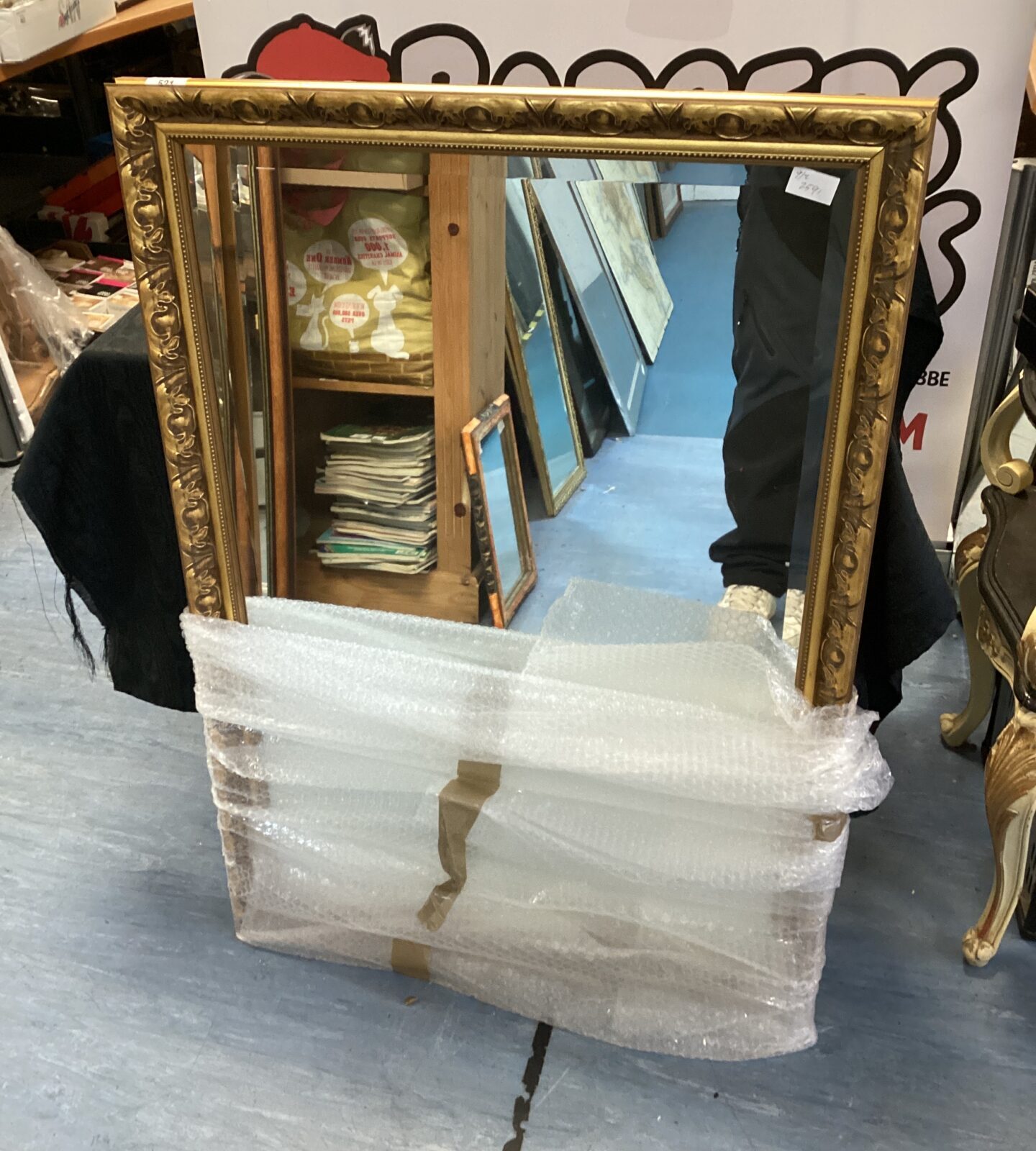 Gilt framed bevelled edge mirror in good condition