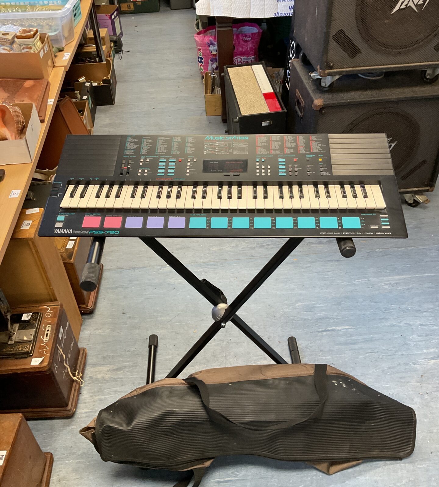 Yamaha pss-780 keyboard with stand & case