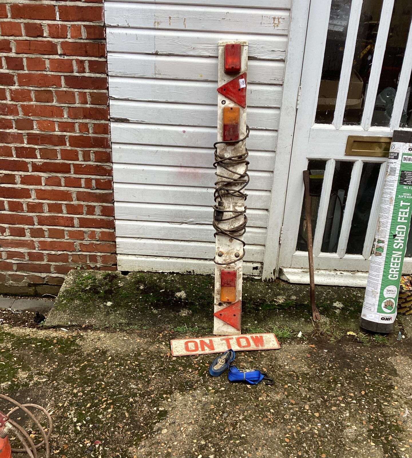 Trailer lighting board, on tow sign and ratchet straps