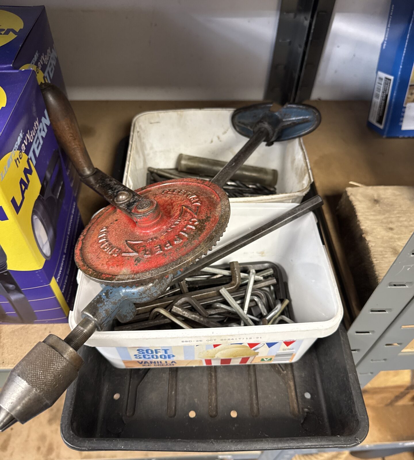 Box of drill bits, box of Allen keys & a vintage drill brace