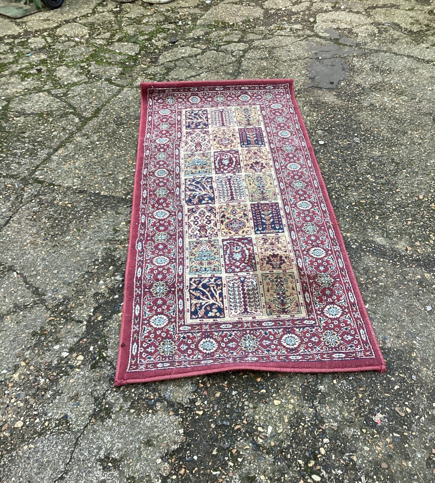 Ikea rug approximately 6ft x 2.5ft