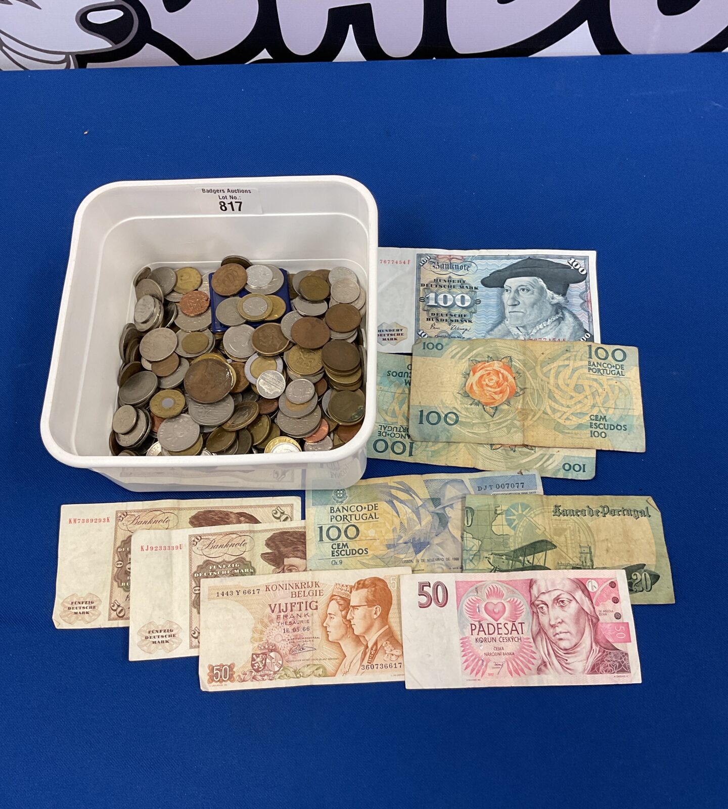 Tub of mixed coins & bank notes