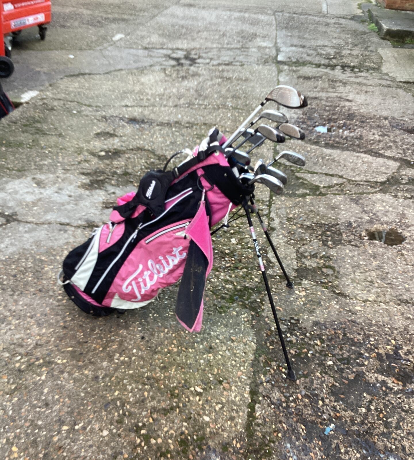 Titleist Ladies Golf Bag and Clubs