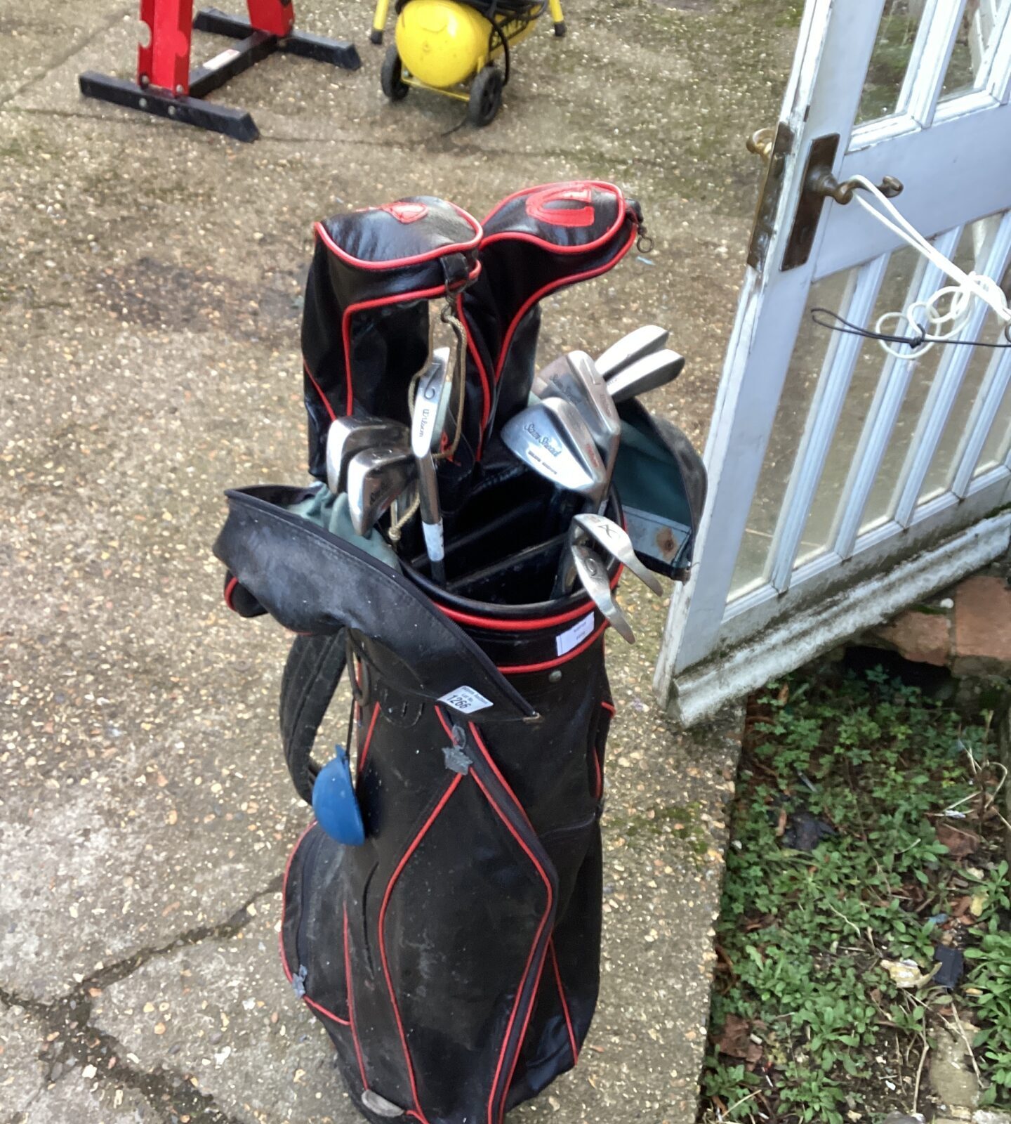 Set of vintage Sam Snead Golf clubs with Bag