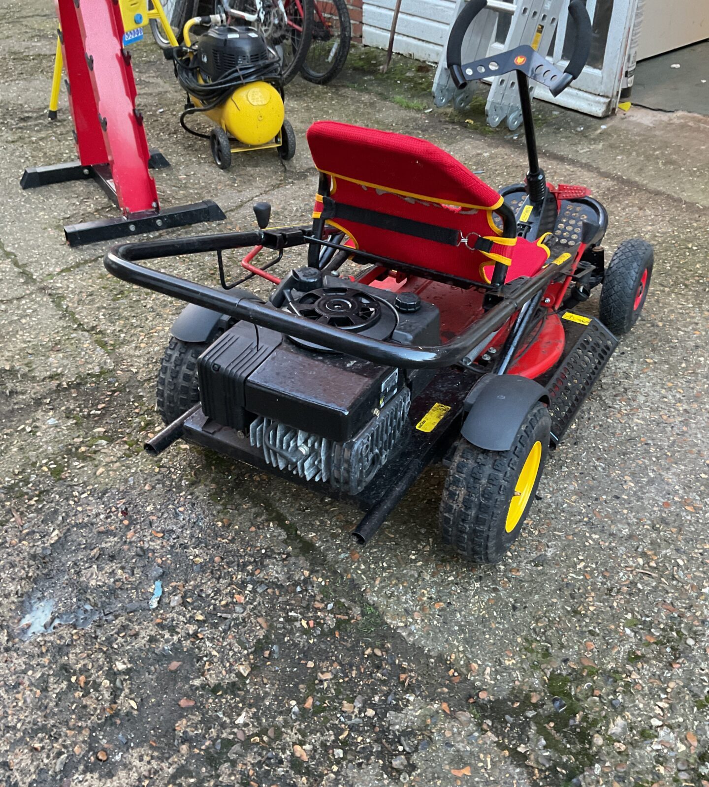 Wolf ride on mower gocart OHV 2 working with spare wheels and instructions - Image 2