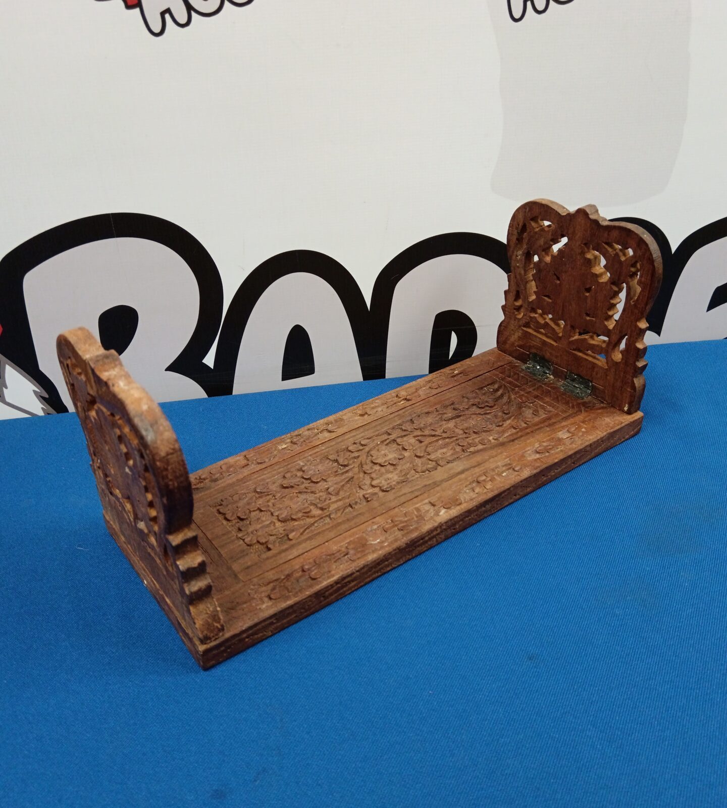 Vintage carved oak extending bookshelf