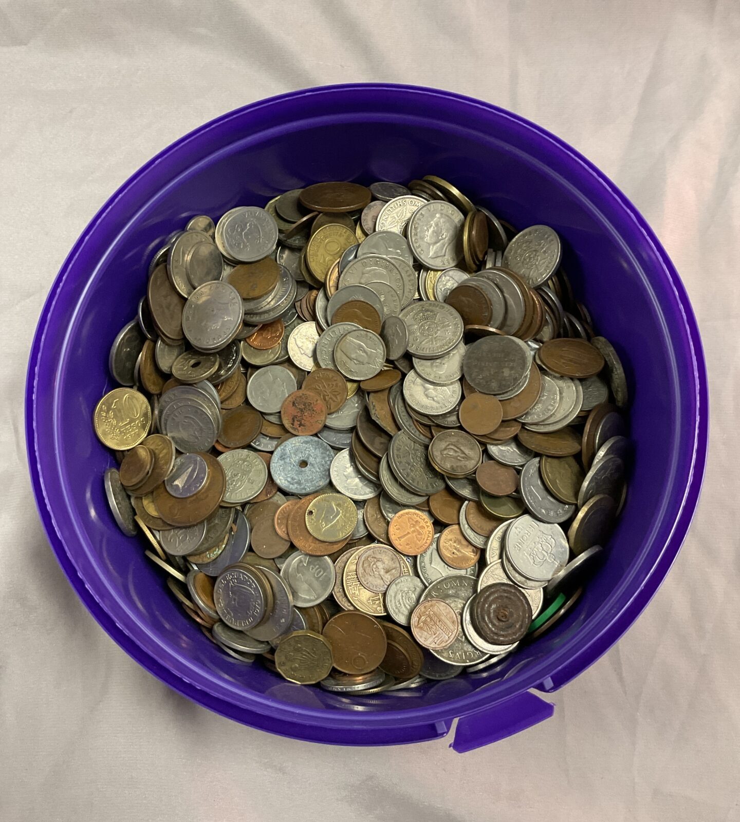 Tub of assorted coins approx 4 kilos