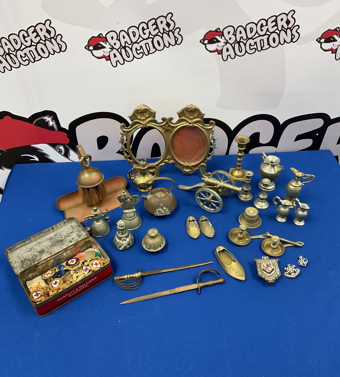 Selection of brassware & copper including peerage crumb tray