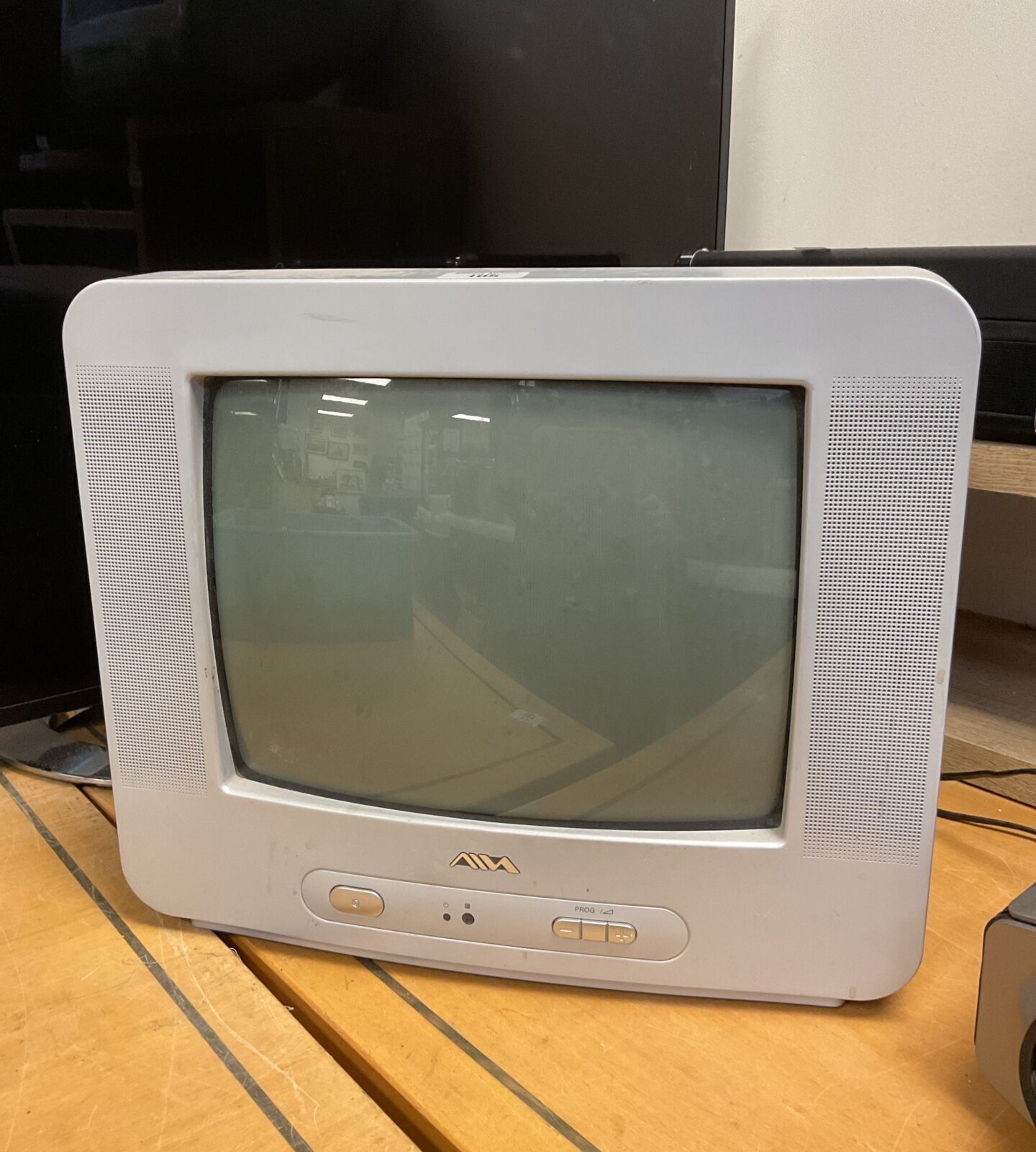 Aiwa 14” crt colour tv