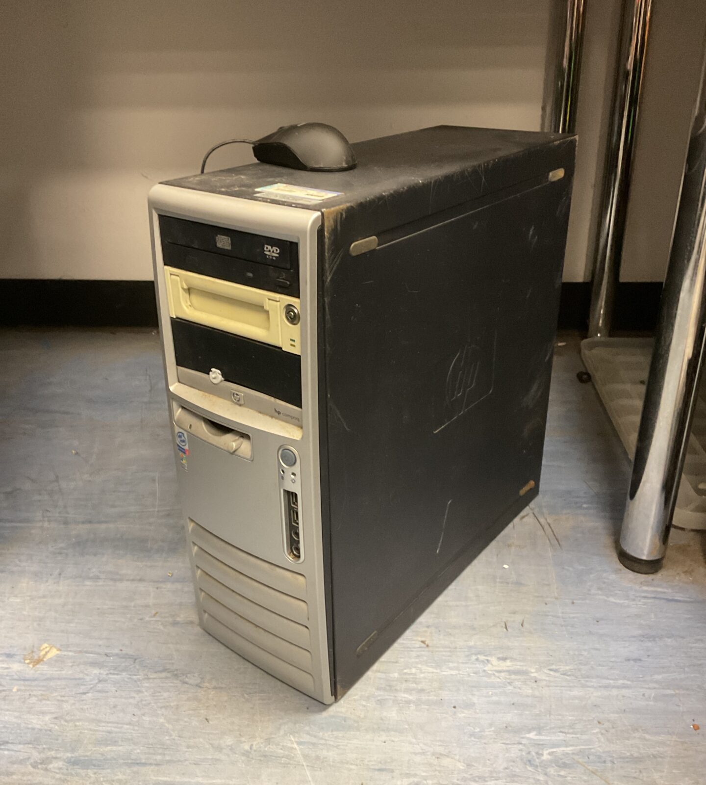 Intel pentium 4 windows xp desktop computer tower